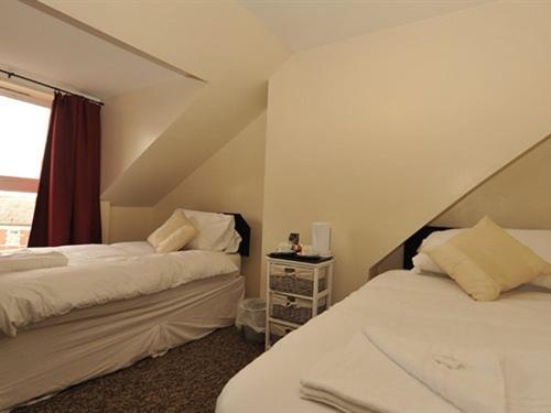 Twin Room with Private Bathroom