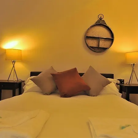 Gail'S Guest House-2